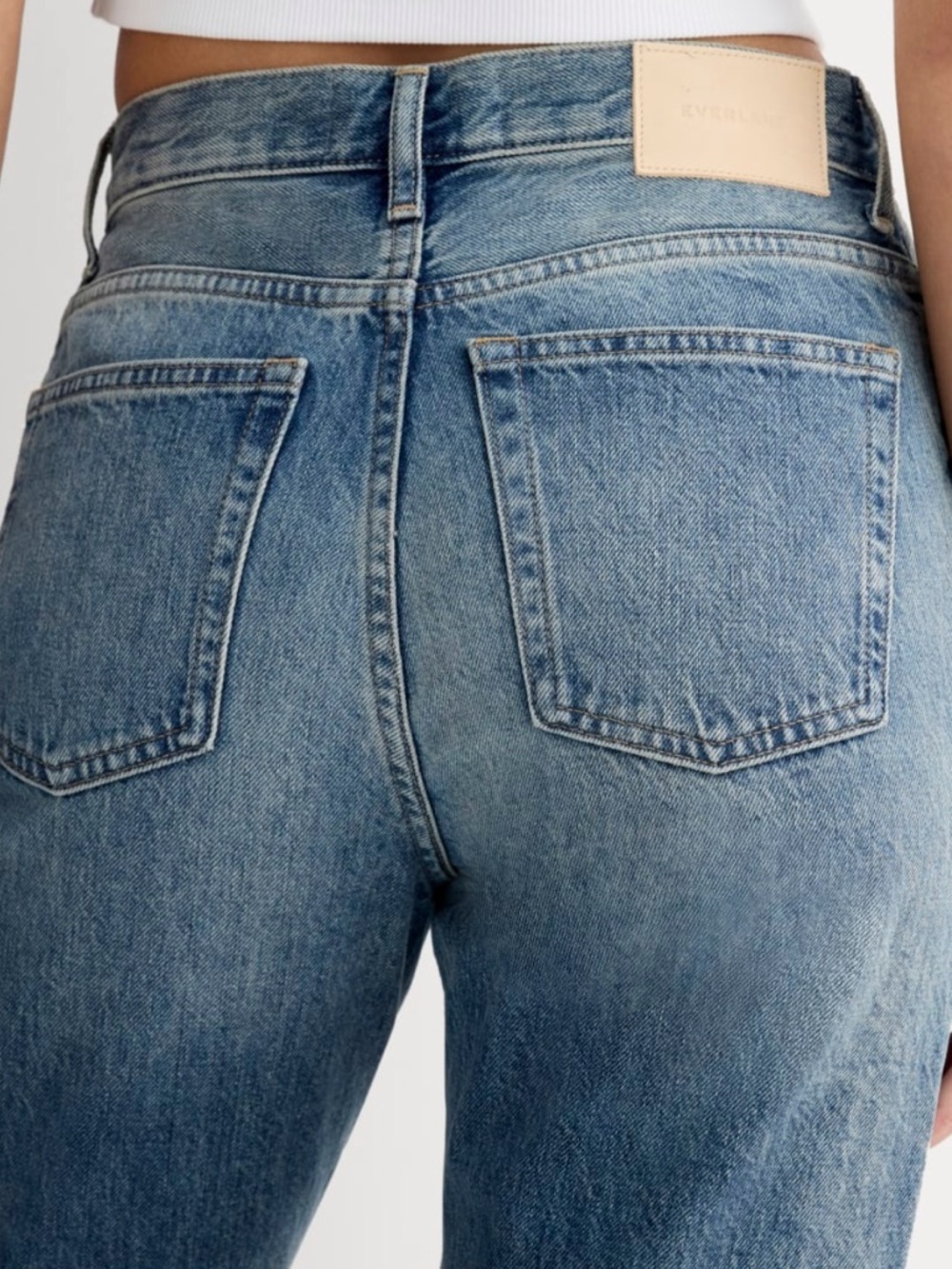 EVERLANE The Curvy ‘90s Cheeky Straight Leg Jean Mid Blue Size 28 Button Fly NEW - Picture 4 of 9